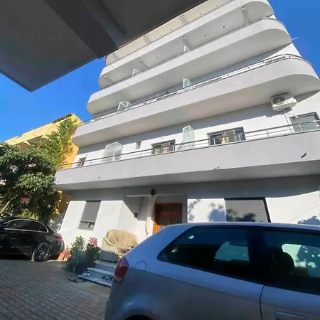 Ajsi Apartment *